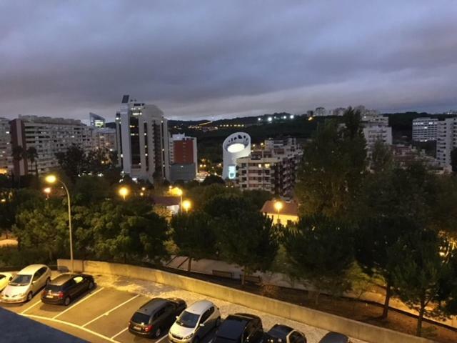 Apartamento Novo Muito Confortavel Com Vista Rio Algés Eksteriør billede